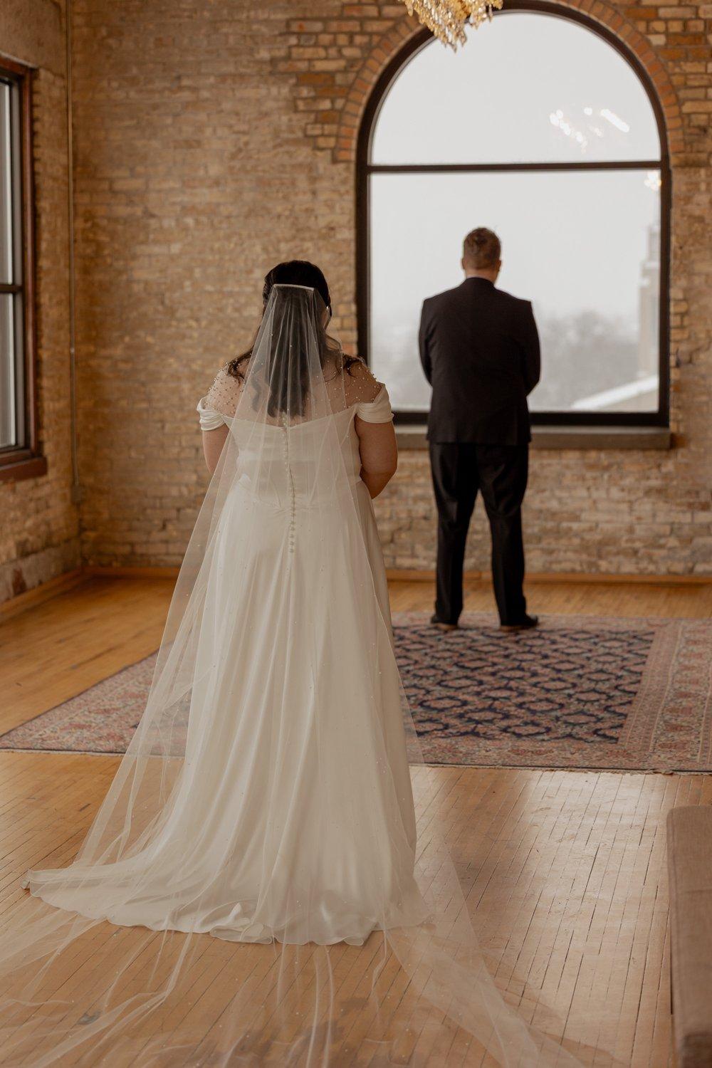 carousel-hero-element image-19